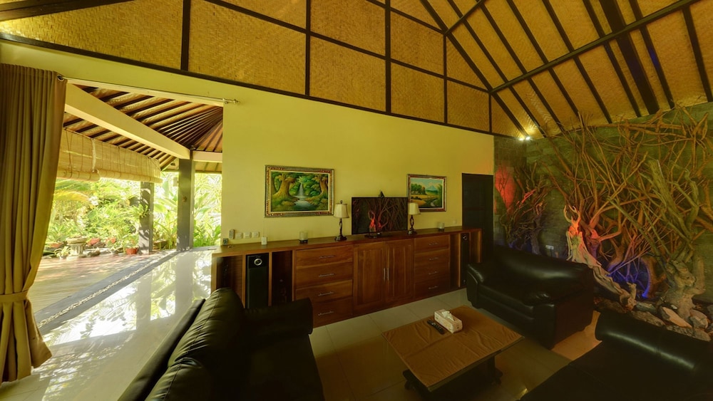 Villa Latebra 12/27
