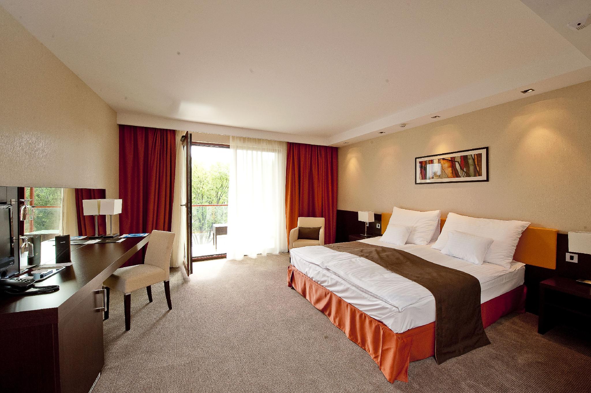 Standard, Double or Twin Bed