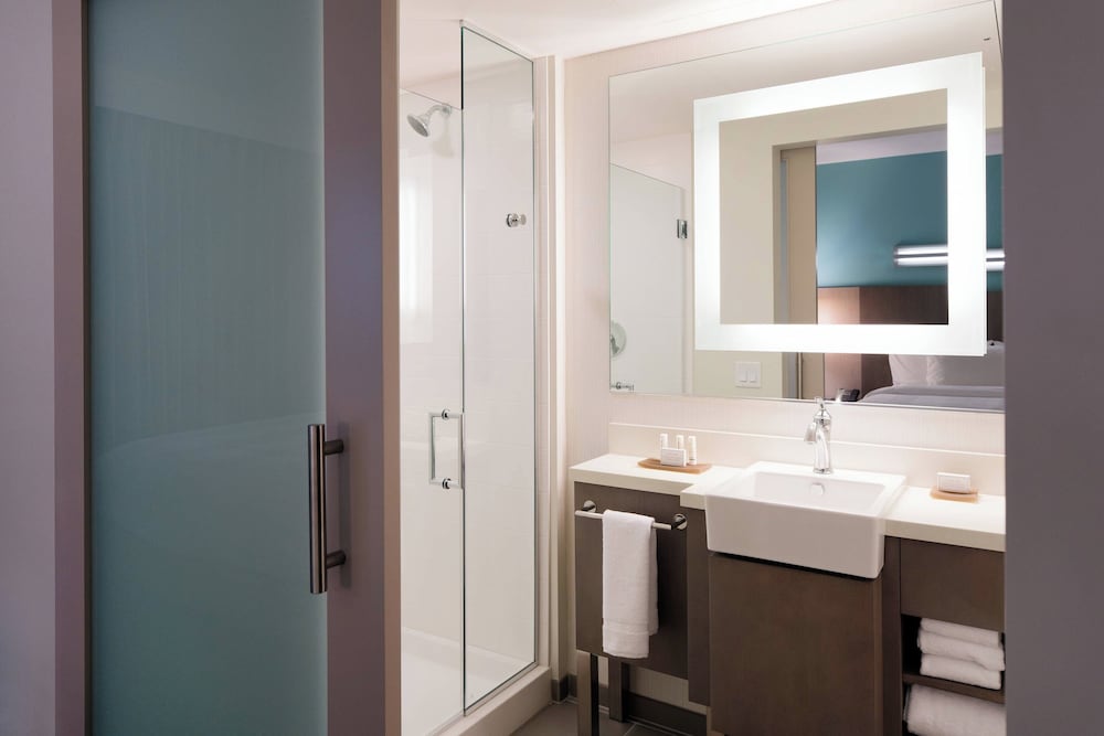 Studio, Suite, King Bed, Bay View, Sofa, Accessible