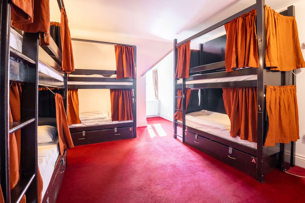 Palmers Lodge Swiss Cottage 21/72
