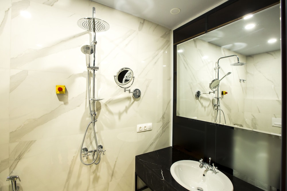 Elle Boutique Hotel 63/69