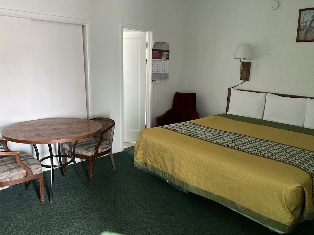 Kansan Motel 5/25
