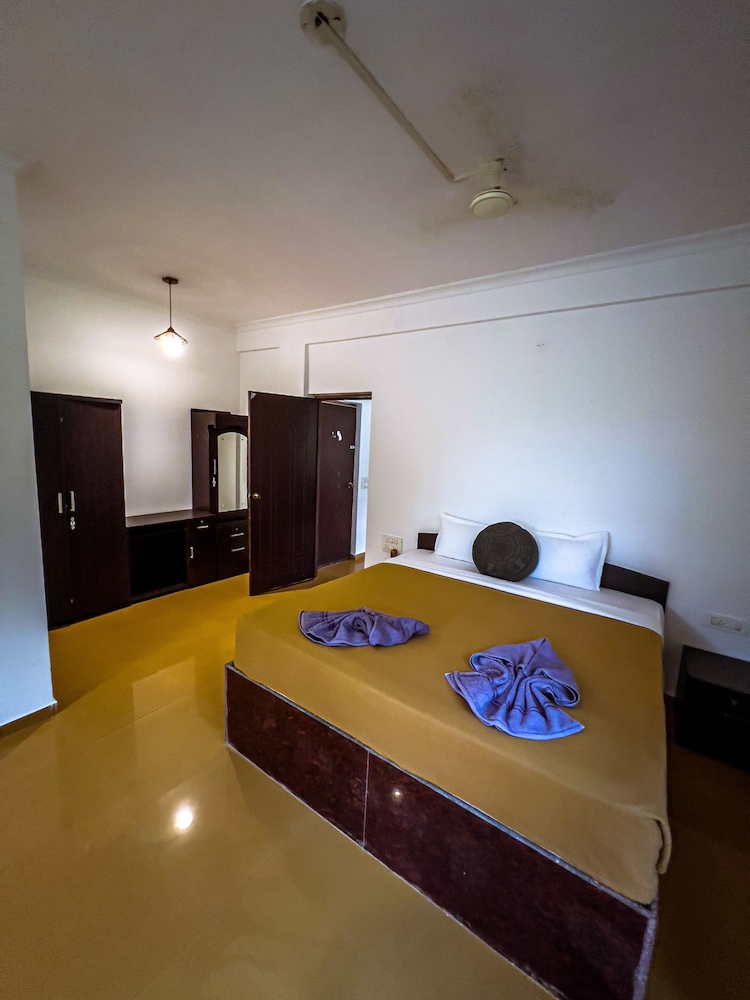Apartment, 1 Double and 1 Single Bed, Hill Side