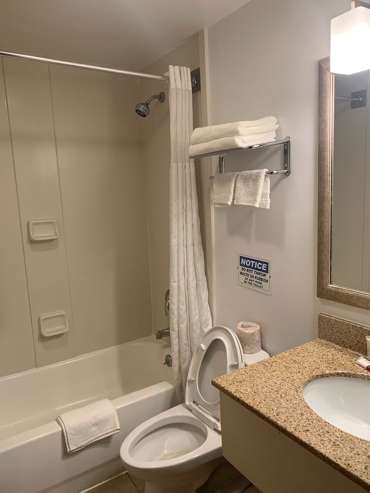 Sky Hotel Flushing/Laguardia Airport 18/20