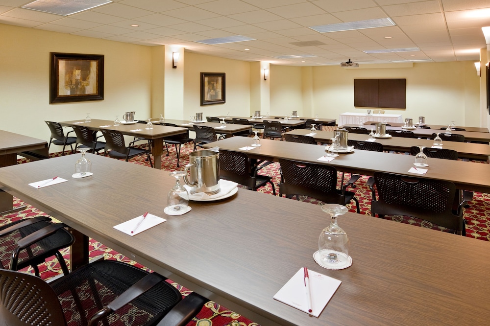 Crowne Plaza Cleveland Airport 49/60