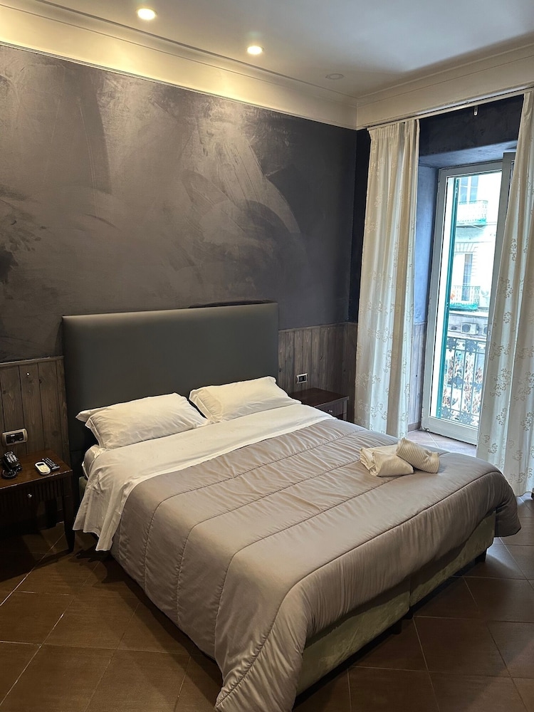 Smart station hotel 4/16