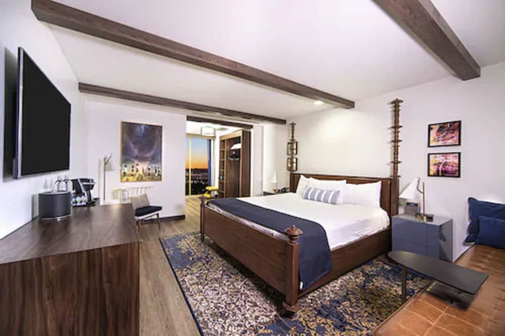 Tower, Premium, King Bed, North View