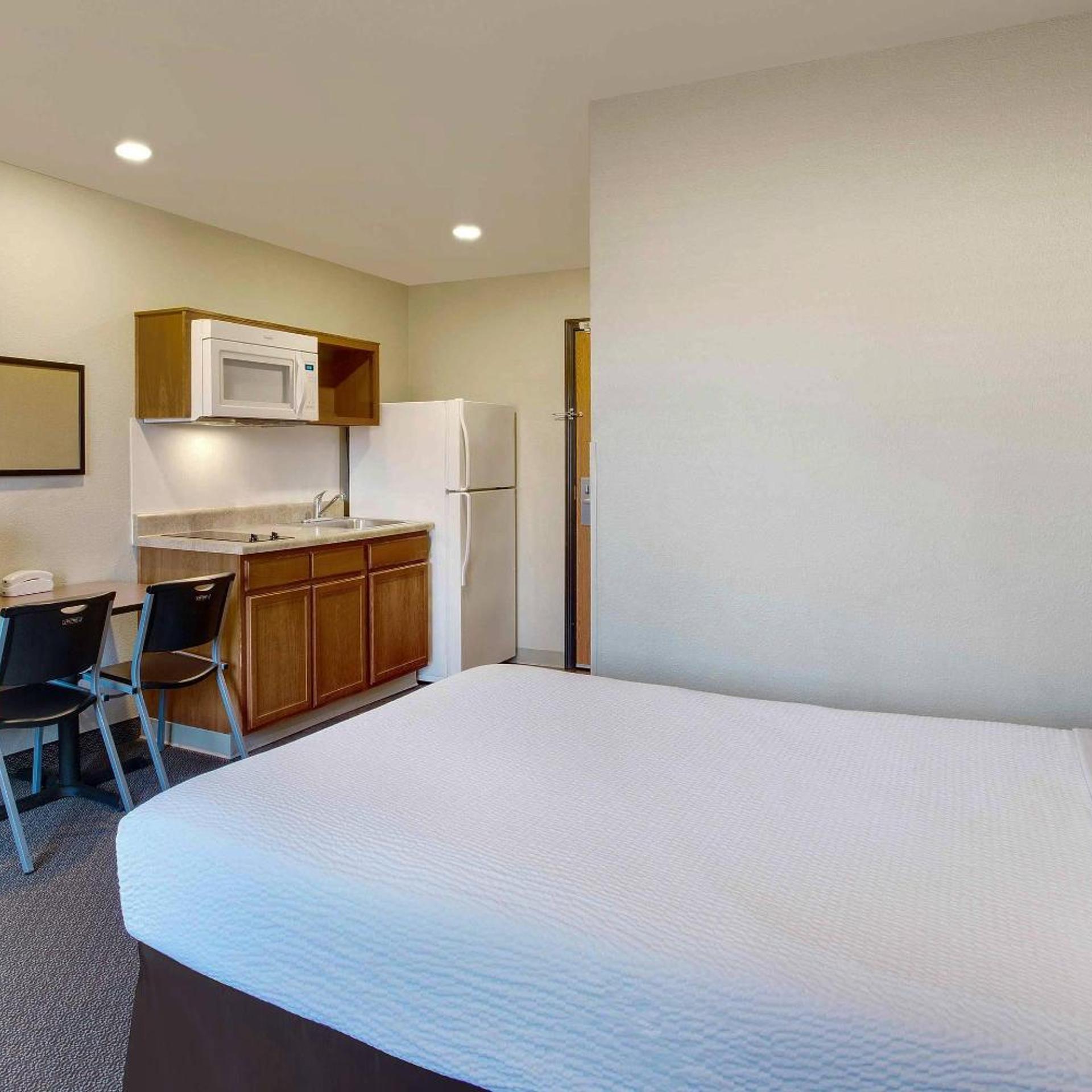 WoodSpring Suites Washington DC Andrews AFB 17/25