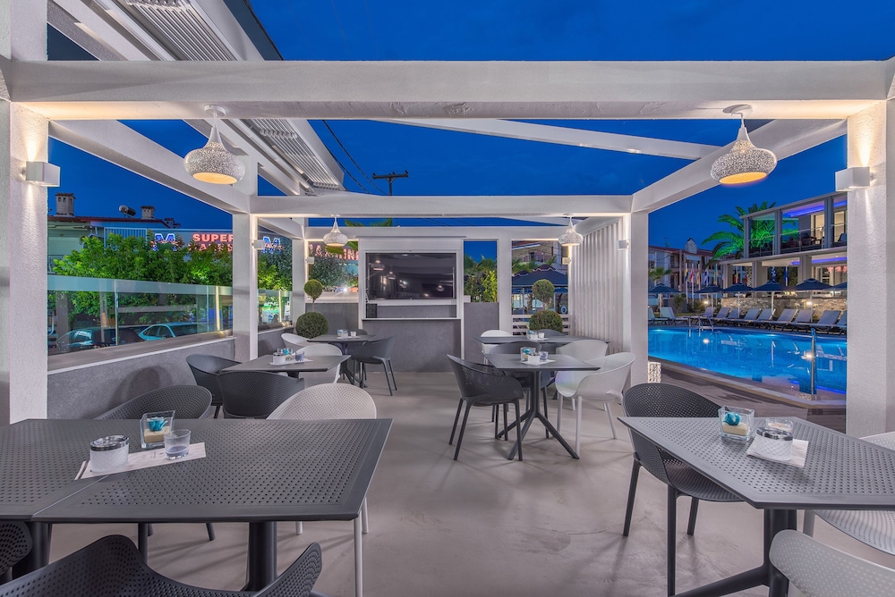 Dionysos Hotel Suites 53/68