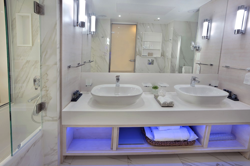 Amavi Hotel - Adults Only 70/72
