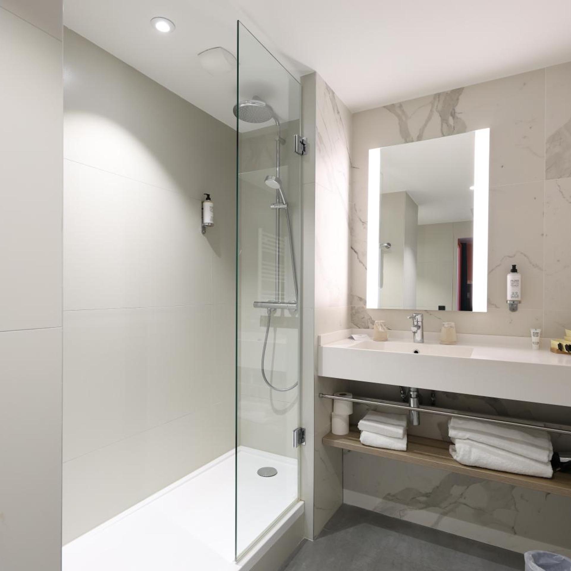 غرفة بريستيج بسرير كينج، Best Western Plus Hotel du Pont Wilson 4/4
