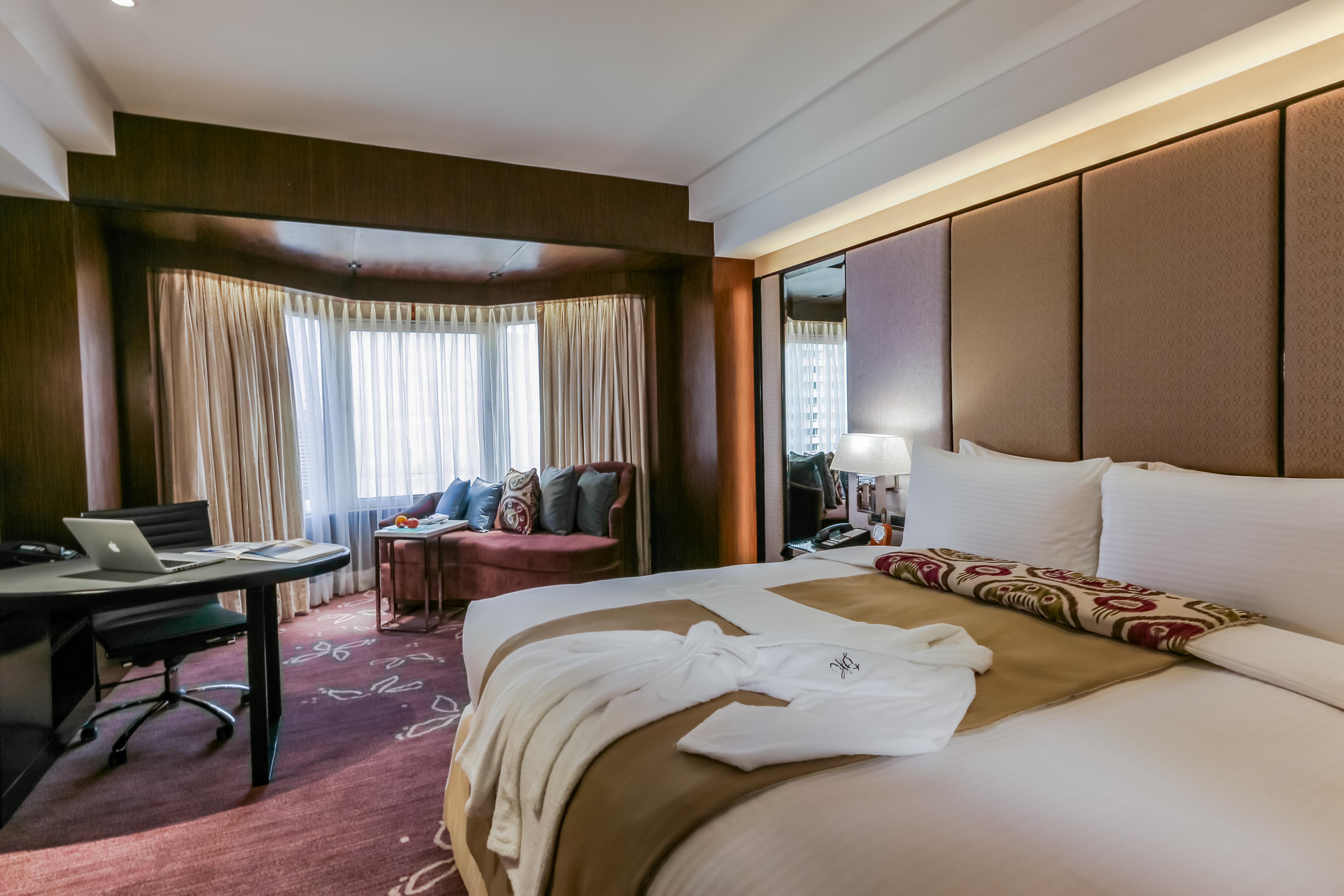 Premier, Single, Diamond Hotel Philippines 2/4