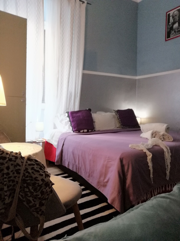 Roman Holidays Hostel 12/50