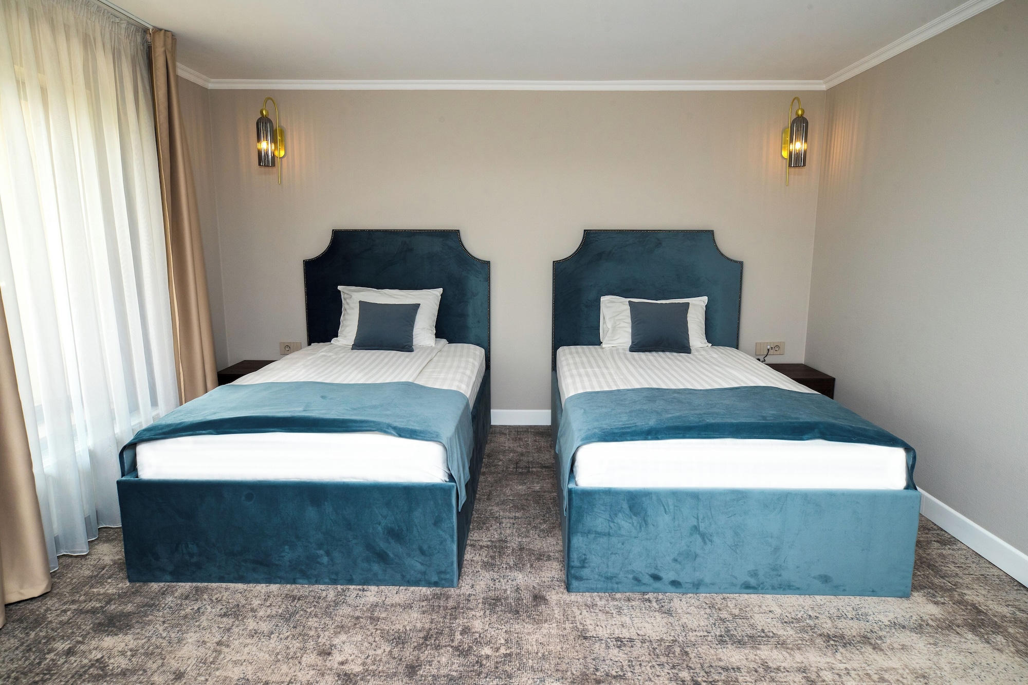 SUPERIOR, TWIN BEDS