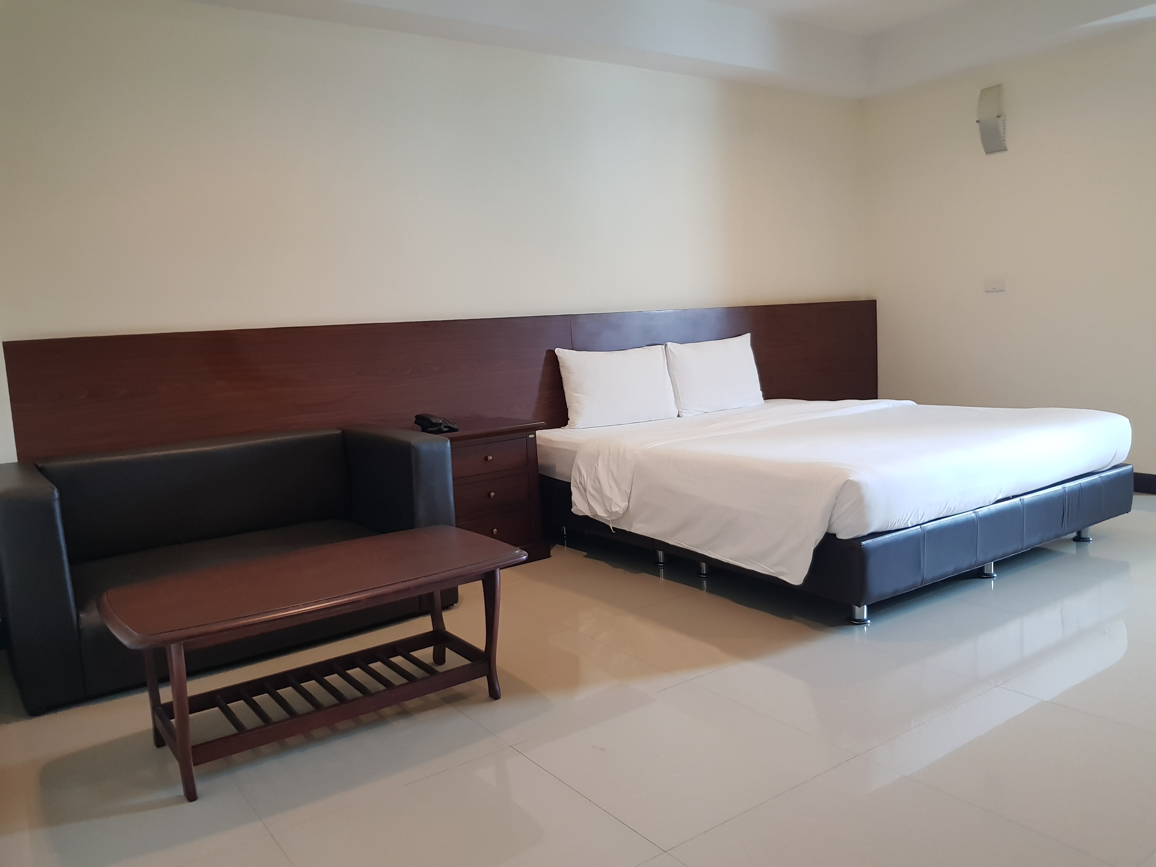 DELUXE, DOUBLE BED