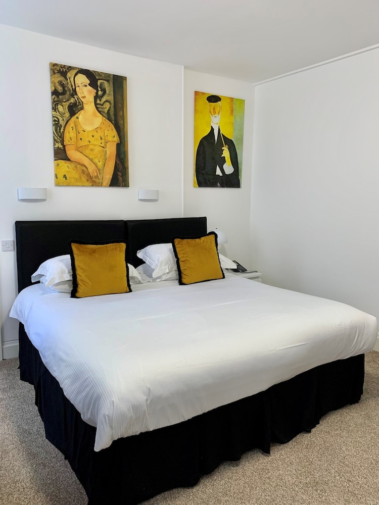 Sarum Hotel 23/69
