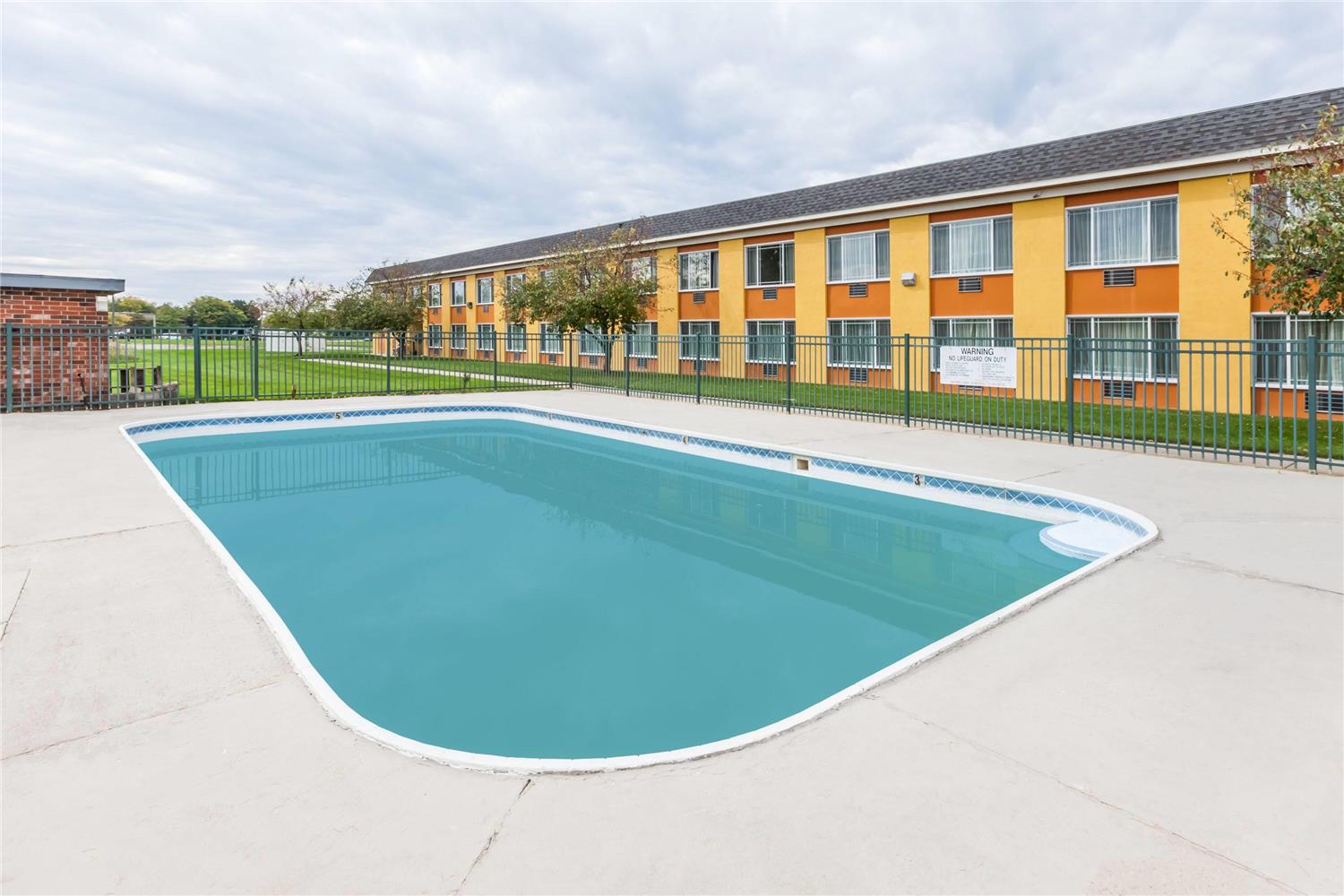 Days Inn By Wyndham Holland 25/35