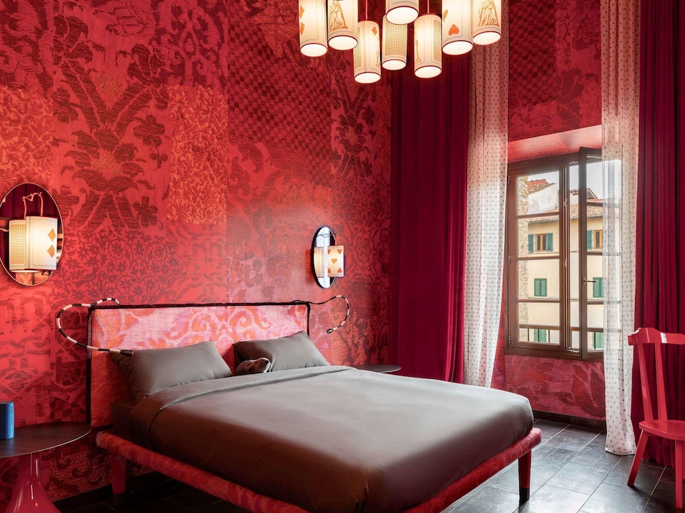 Gigantic, King Bed, Lounge Access, Pool Access