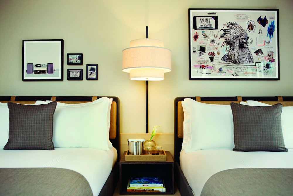 Thompson Chicago Ex Sutton Place Hotel 46/77