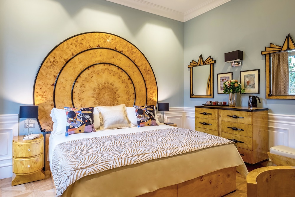 SUPERIOR, KING BED