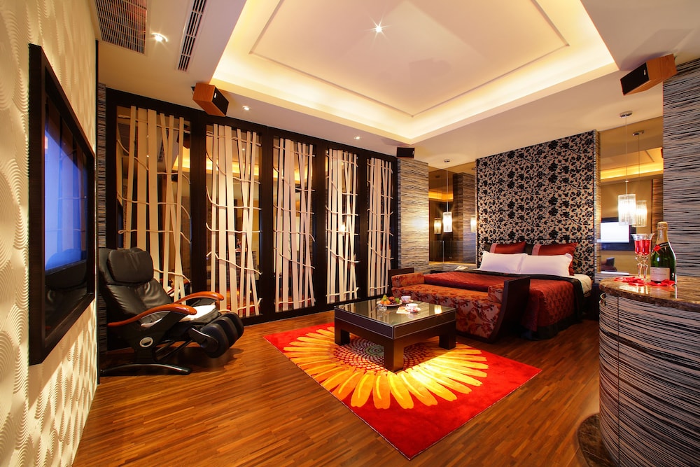 Dong Feng Motel 37/49