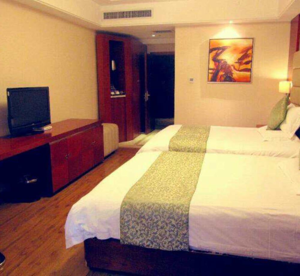 K Raphael Hotel 7/11