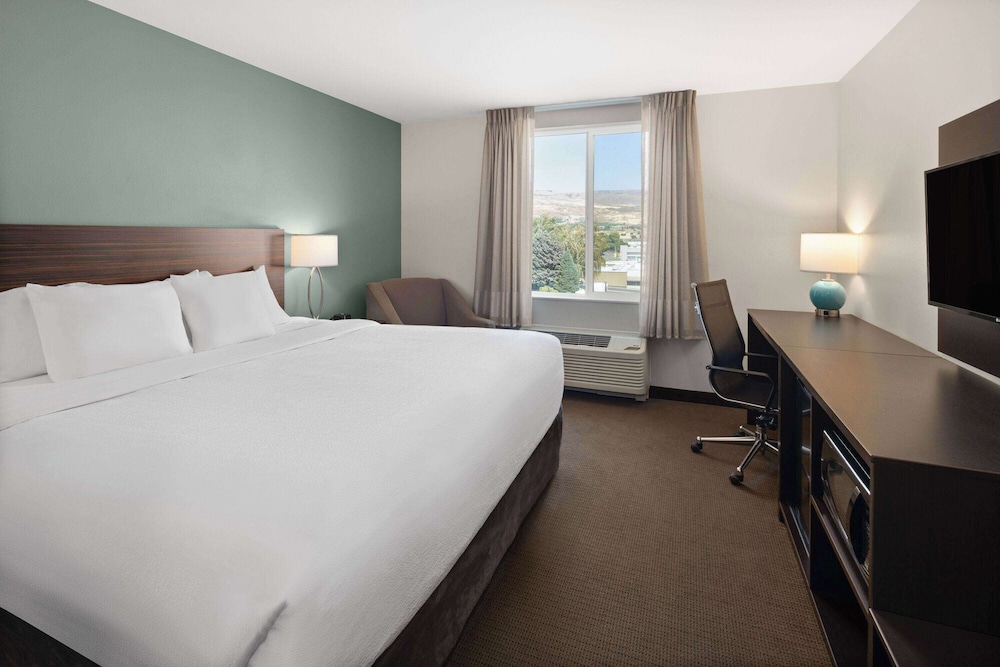 La Quinta Inn & Suites by Wyndham Wenatchee 10/34