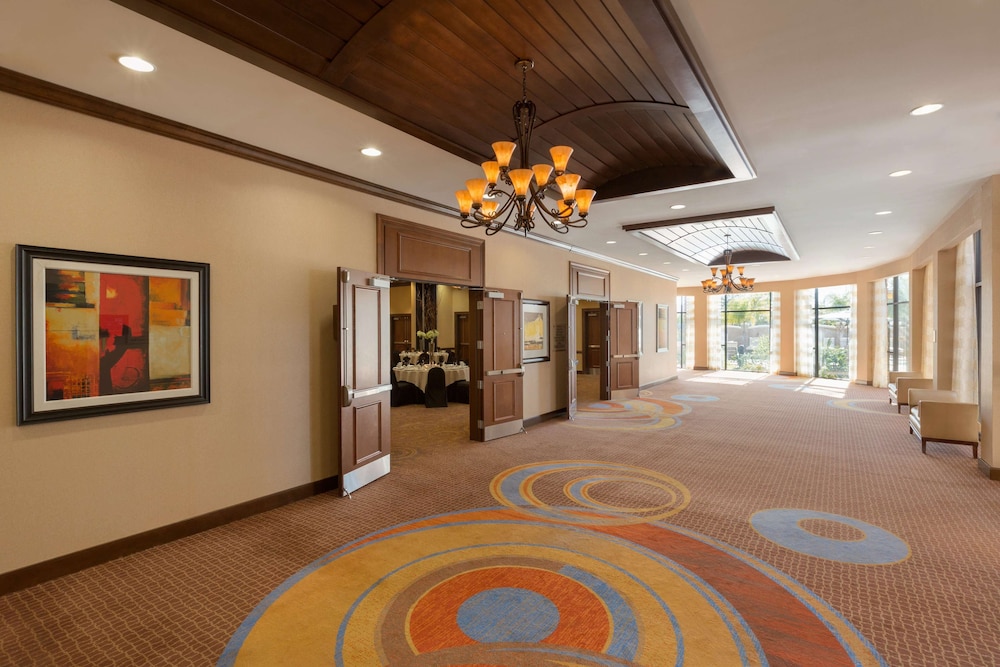 Hilton Phoenix Chandler 8/82