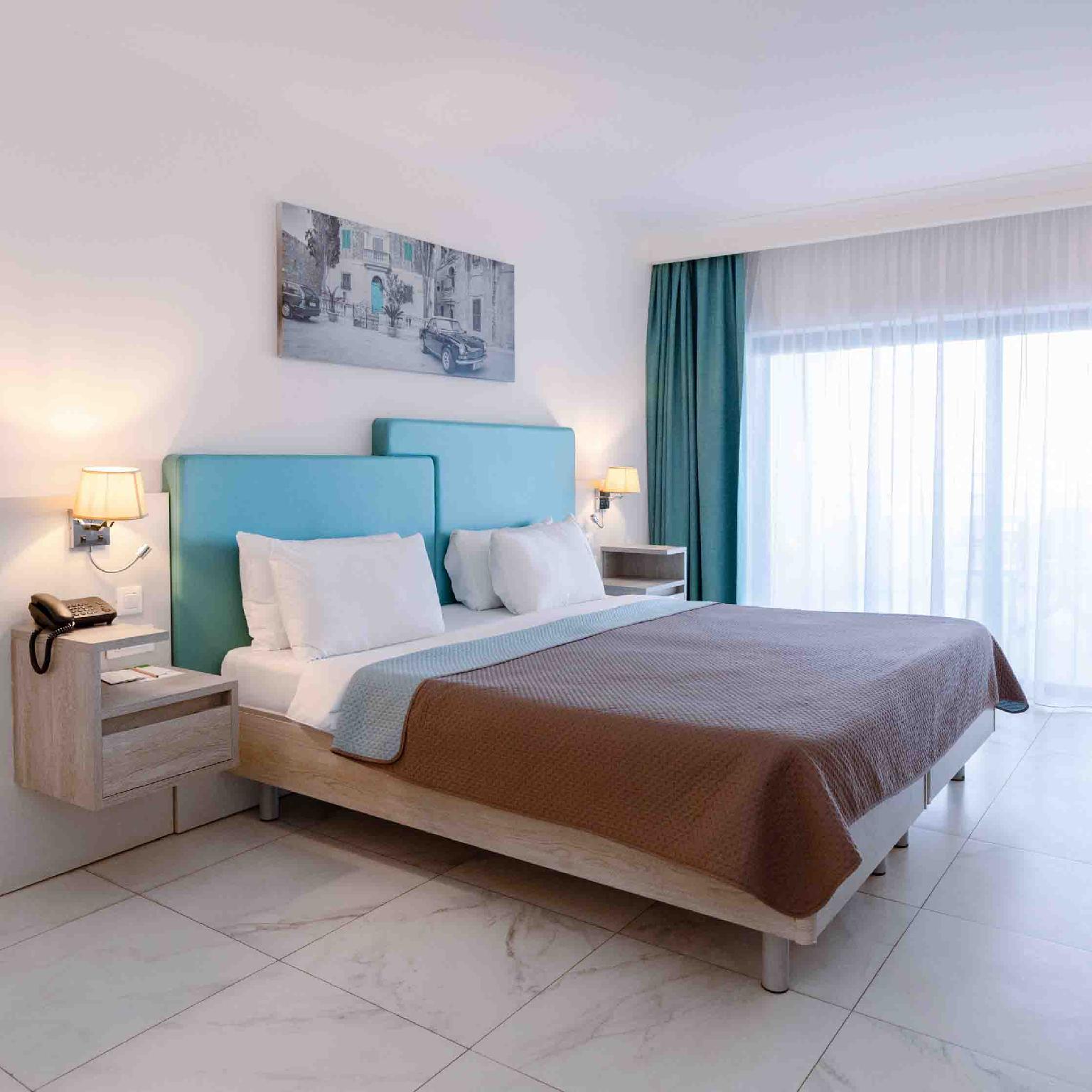 Room, Lateral Side Sea View