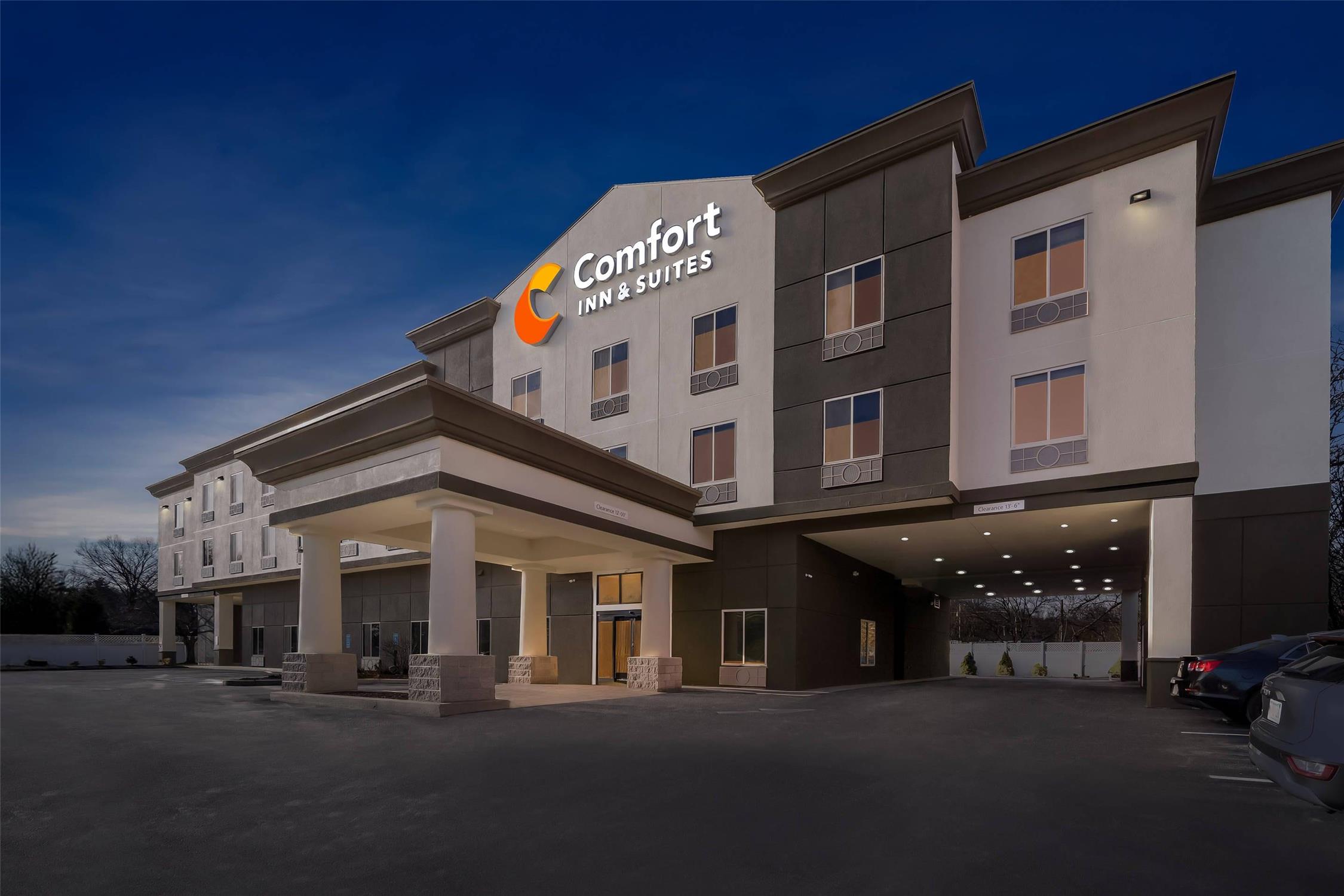 Comfort Inn & Suites Plainville-Foxboro 35/39
