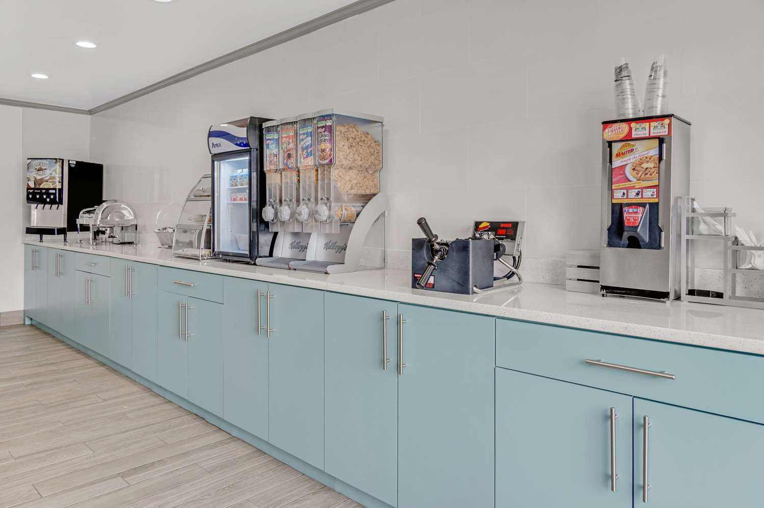 Country Inn & Suites By Radisson Grand Rapids Airport Mi 11/40