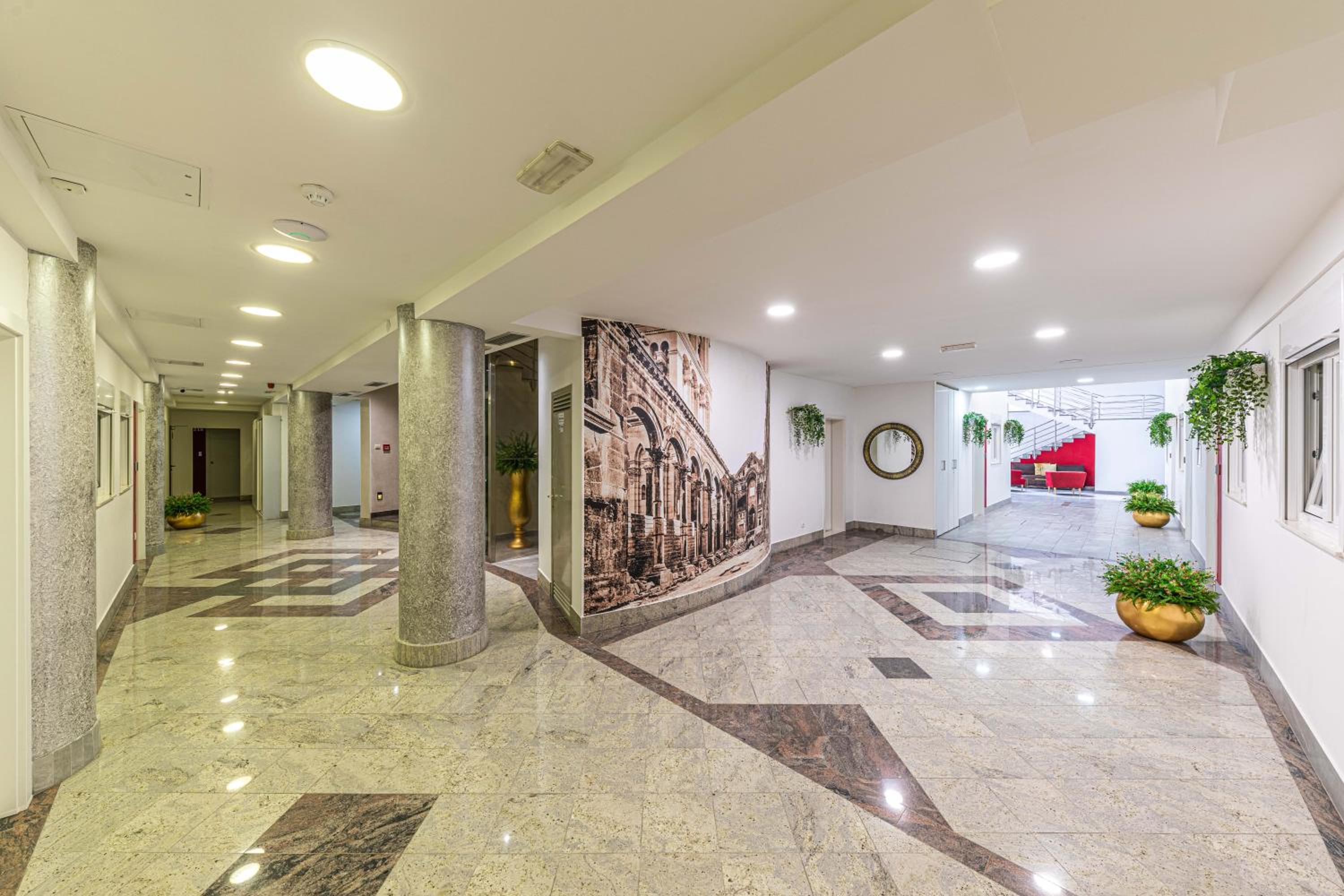 Split Urban Rooms 15/16