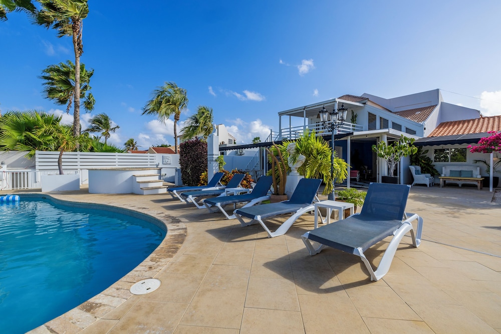 Modern Hotel Aruba 42/50
