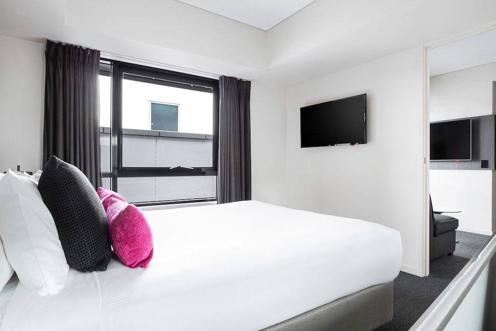 1 BEDROOM, APARTMENT