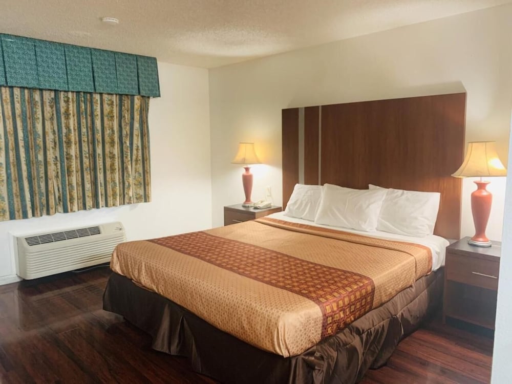 Riverside Inn & Suites 22/56