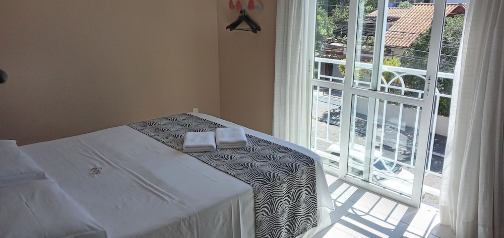 HOLA HOTEL 12/23