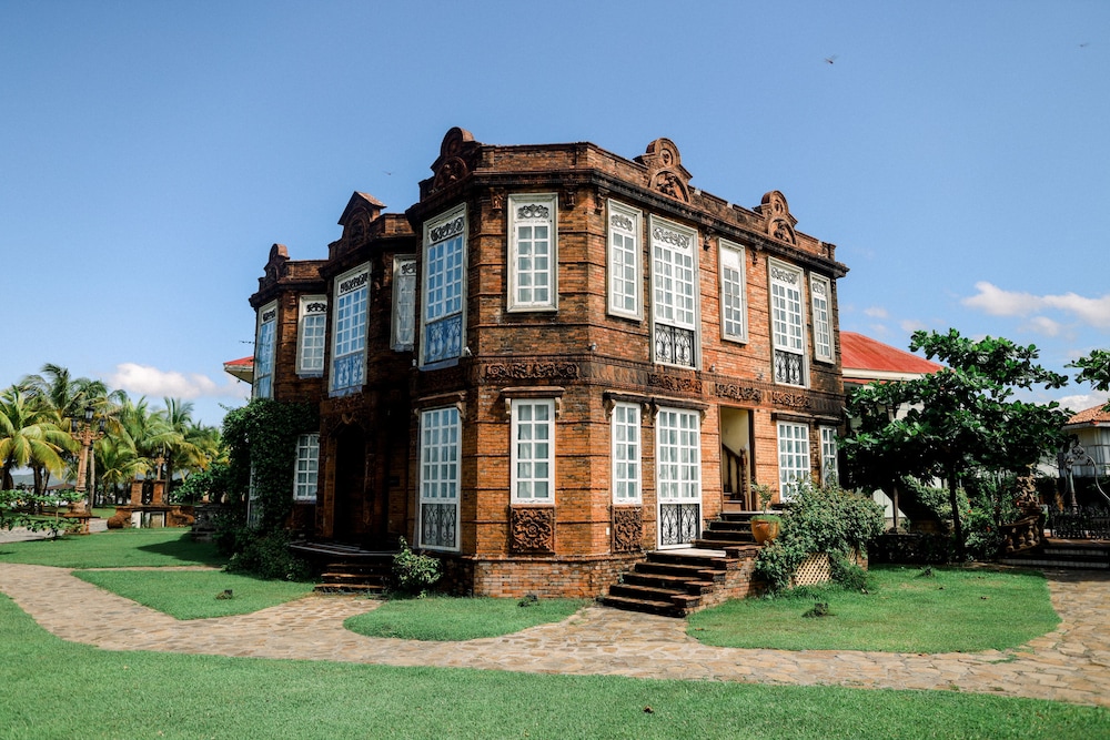 Las Casas Filipinas De Acuzar 3/50
