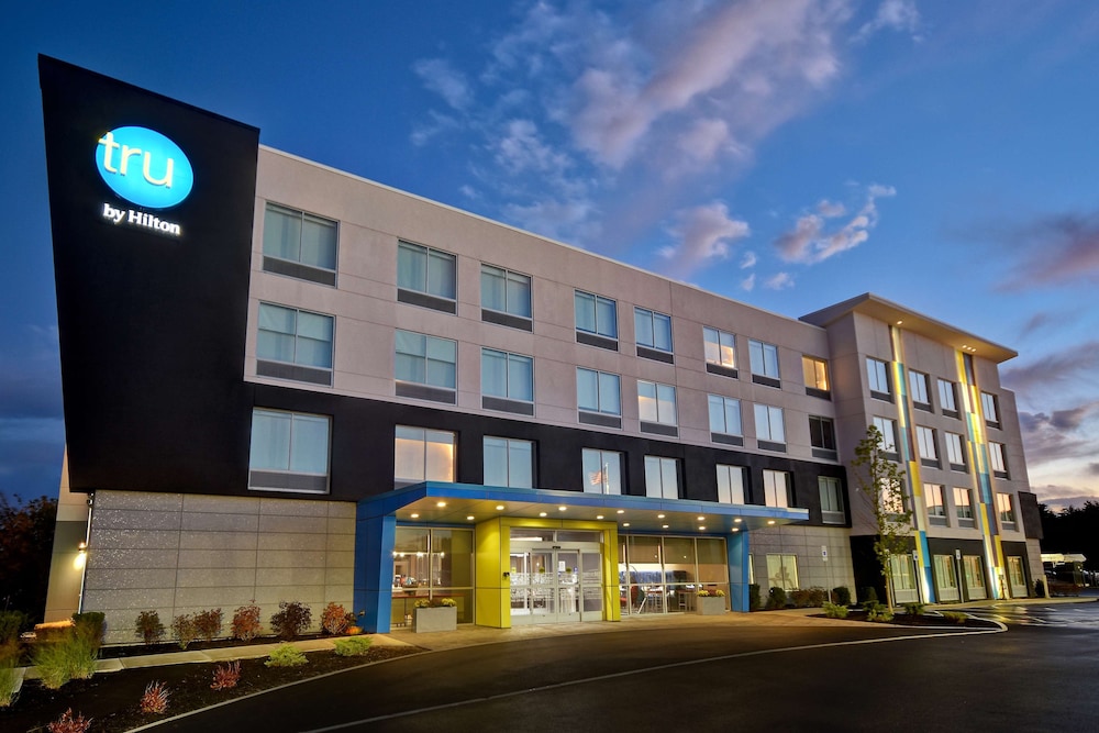 TRU BY HILTON CONCORD NH in CONCORD - NH