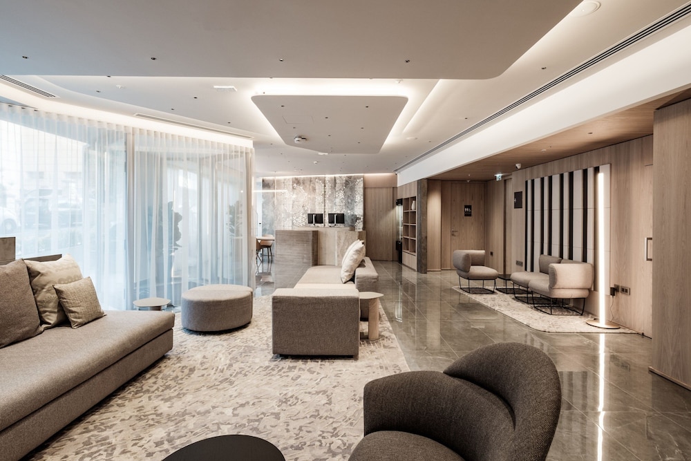 AC Hotel St. Julian's 17/40