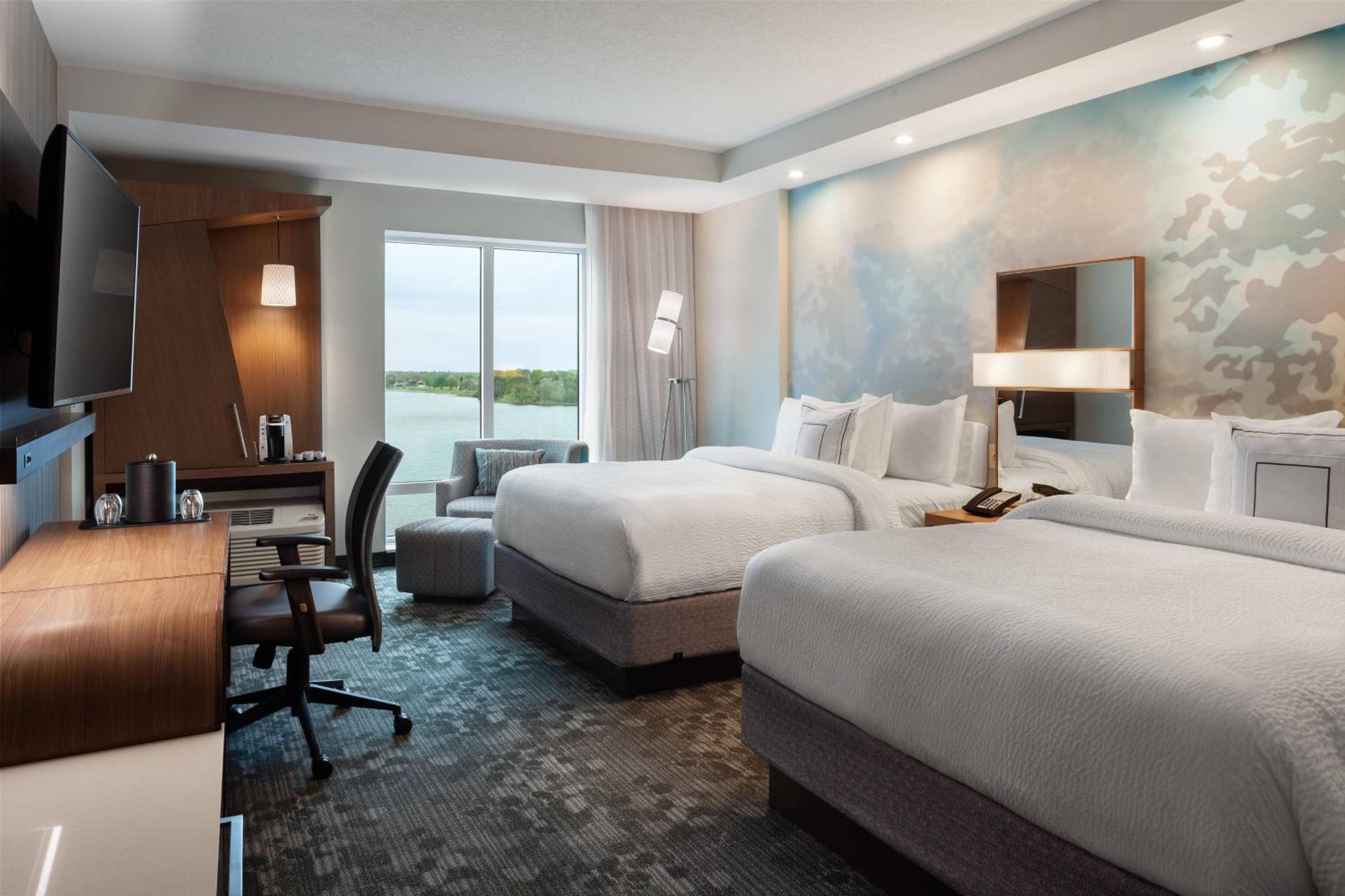 Room, 2 Queen Beds, Water View, Bathtub, Accessible