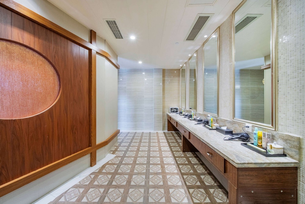 Howard Johnson Lake Serenity Hotel Neijiang 19/46