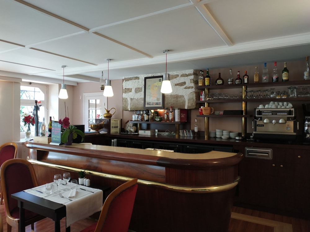 BRIT HOTEL LA CROIX BLANCHE 45/60