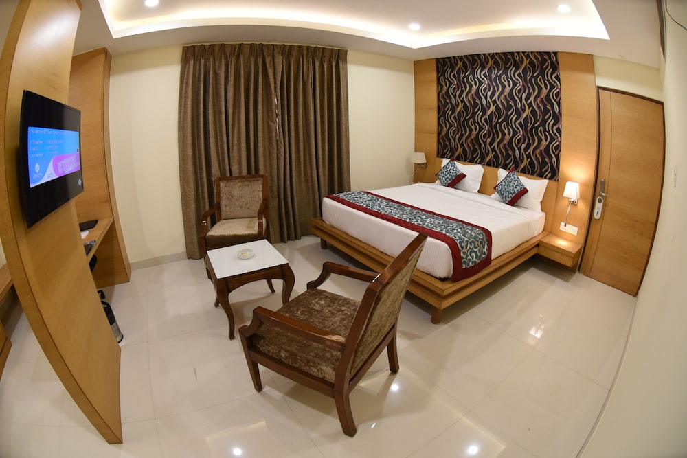 Hotel Grand Rajputana 4/17