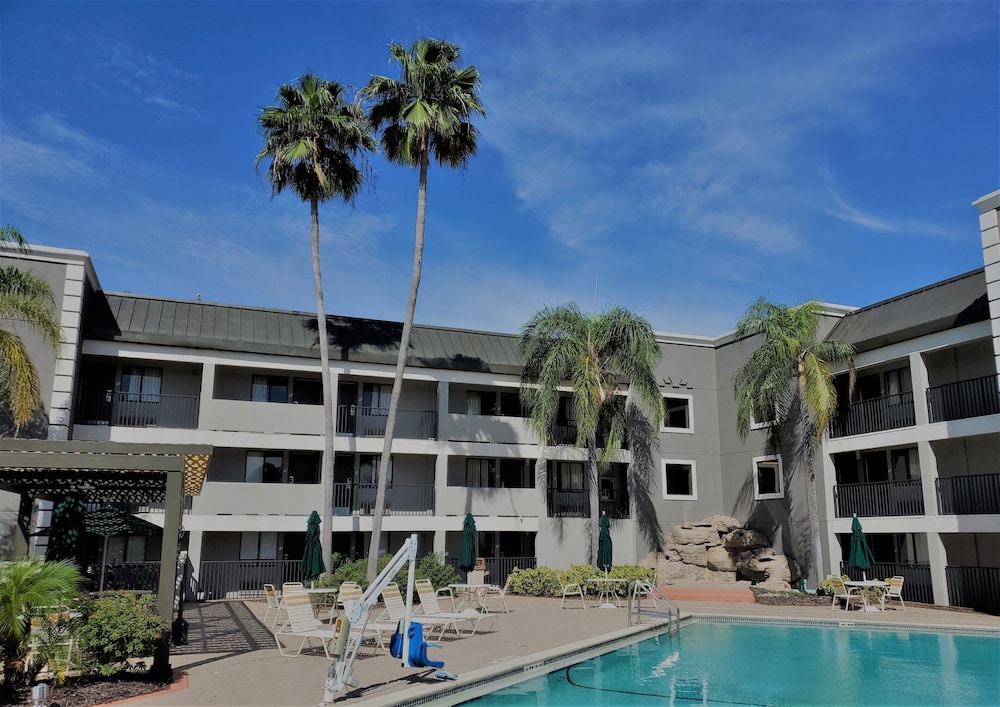 La Quinta Inn by Wyndham Tampa Near Busch Gardens 3/66