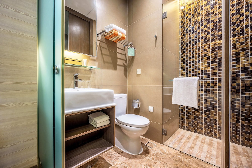 Dorsett Singapore 69/70
