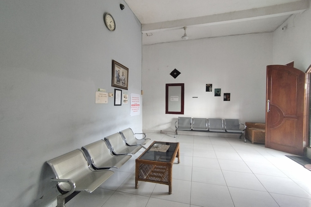 OYO 2933 Wisma Hiro Pertiwi 23/26