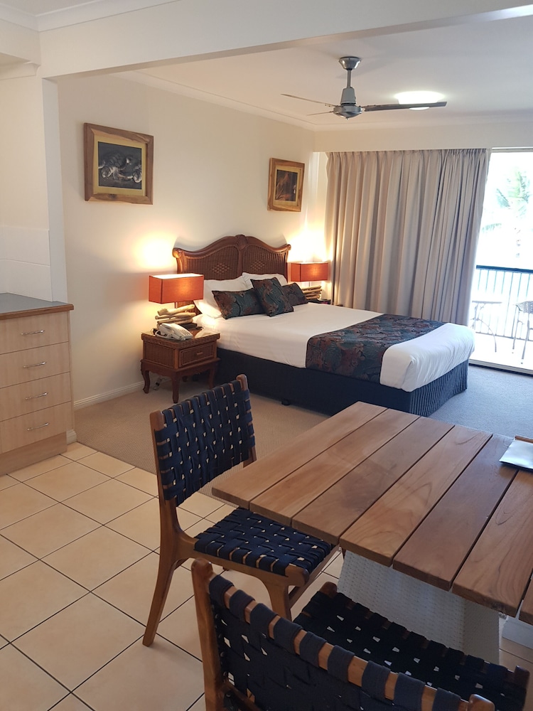 Rose Bay Resort 27/70