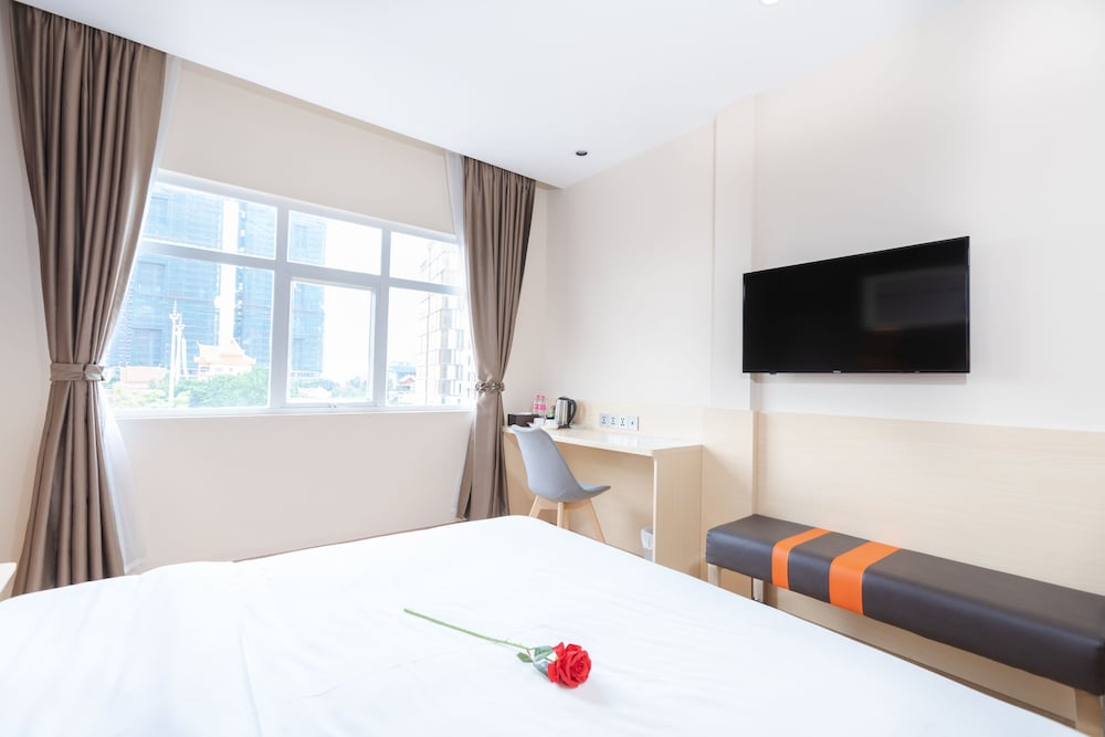 7 Days Premium Hotel 30/56