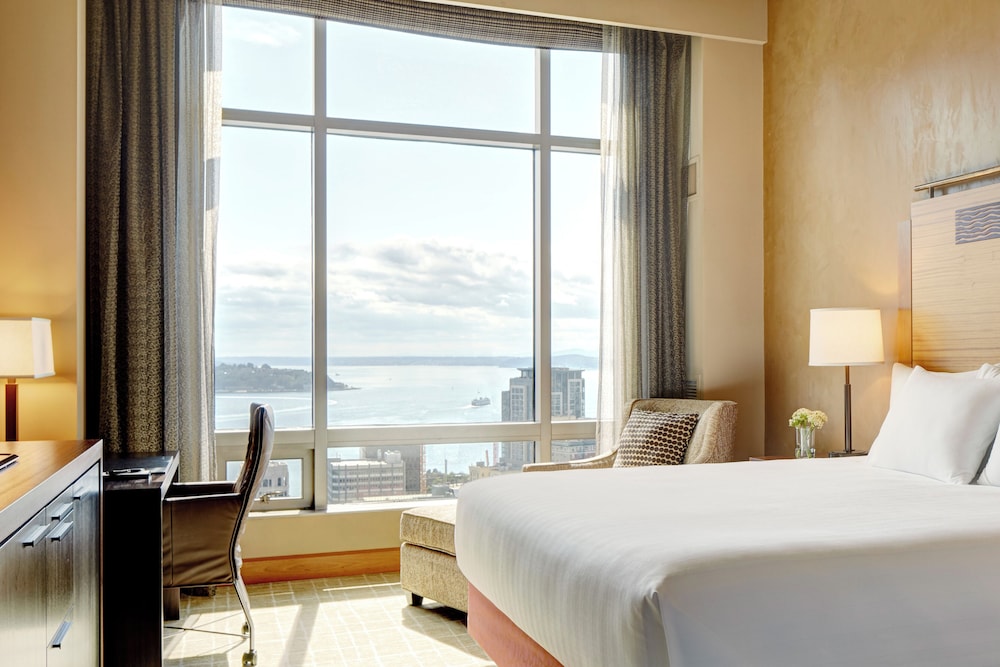 ROOM, KING BED