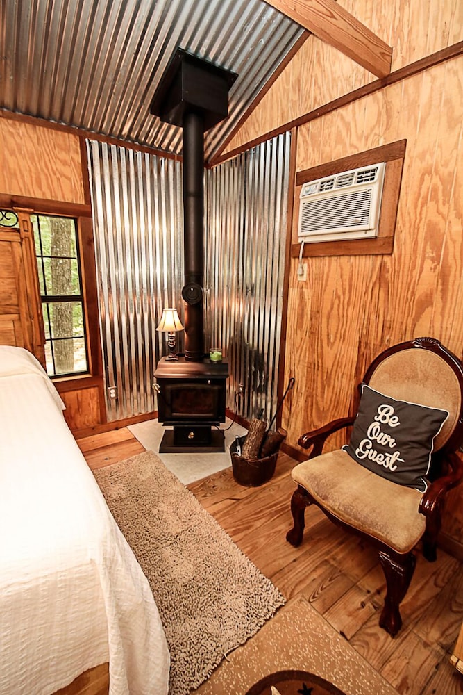 Cora s Cabins 25/50